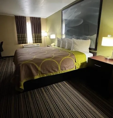 Super 8 By Wyndham Hotel