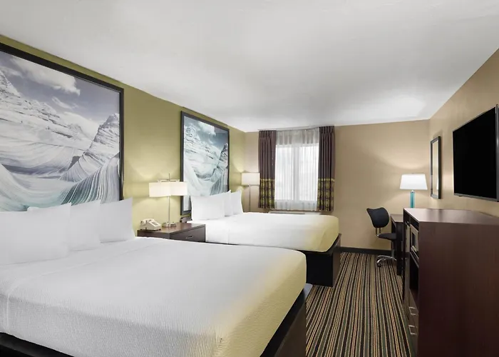 Super 8 By Wyndham Hotel