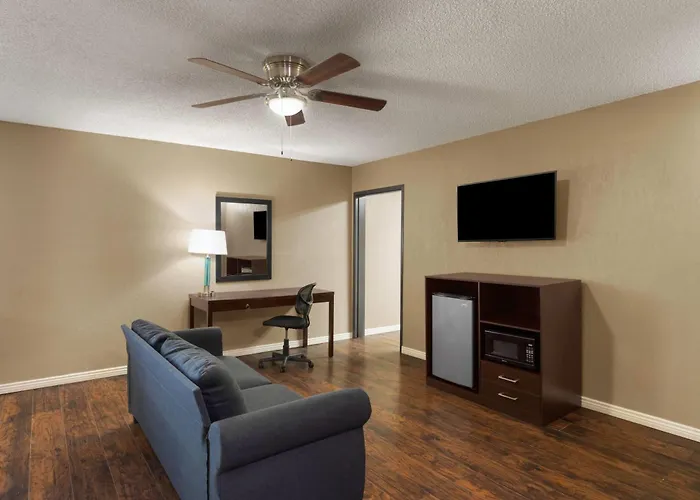 Super 8 By Wyndham Hotel