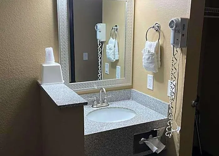 Super 8 By Wyndham Hotel 2*