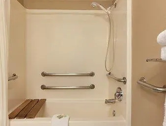 Super 8 By Wyndham Hotel 2*